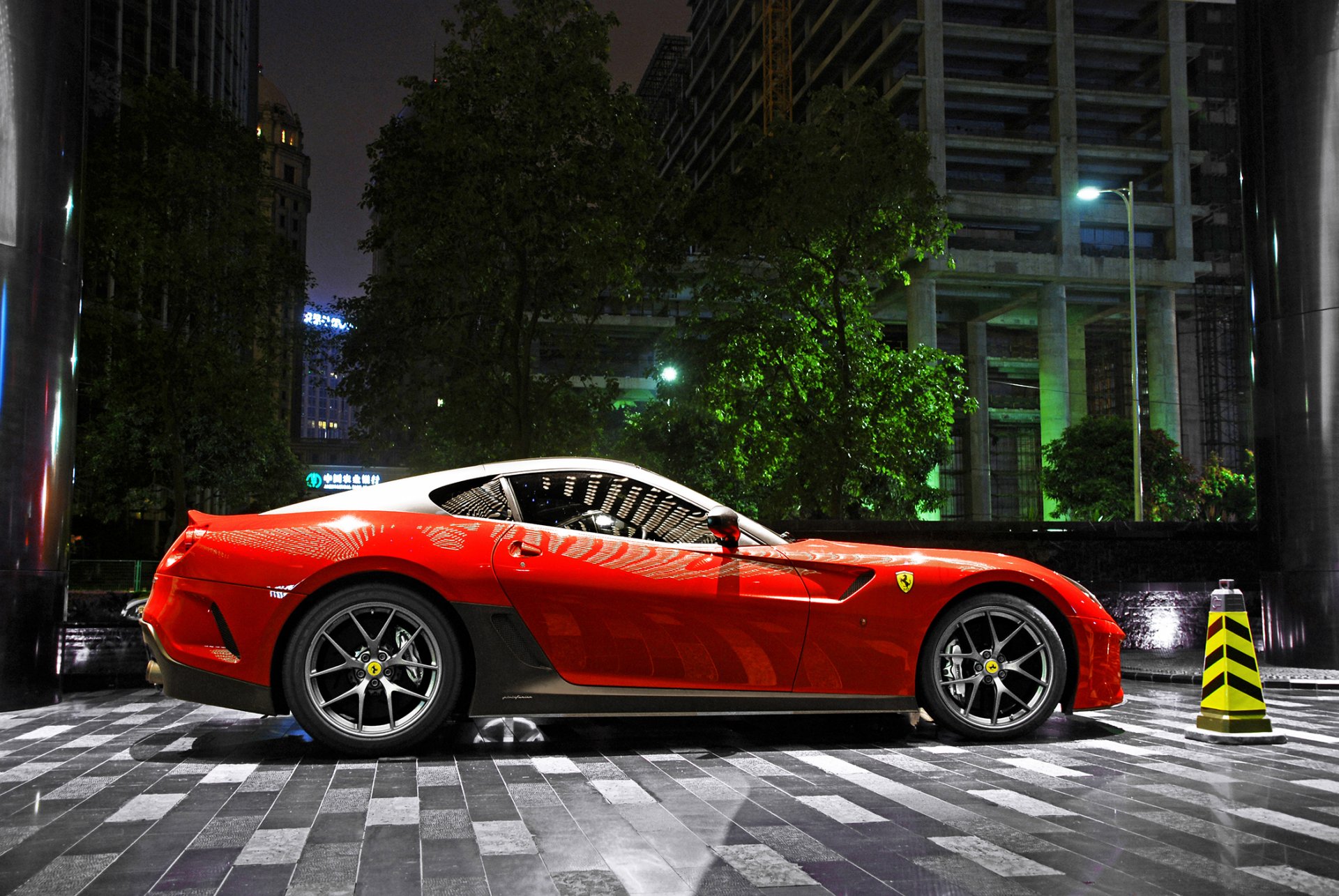 ferrari gto rojo superdeportivo noche aparcamiento ciudad luz edificio