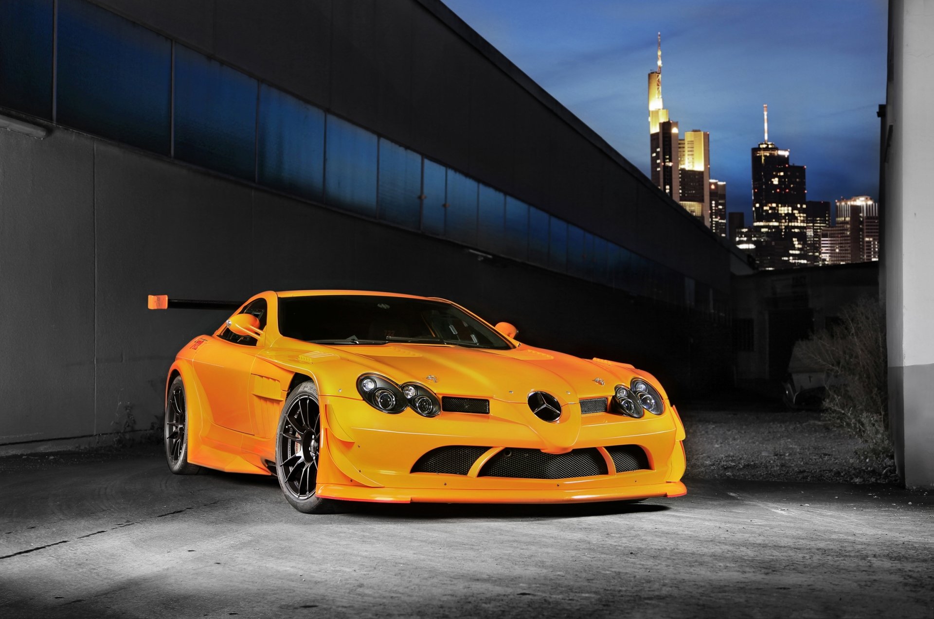 mercedes benz slr mclaren orange mercedes benz cpr mclaren flügel himmel wolkenkratzer