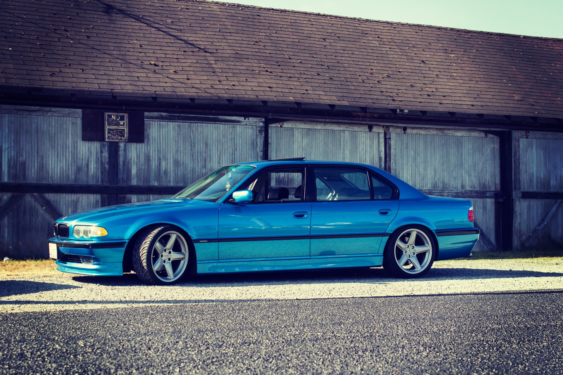 bmw e38 750il bmw tuning stance on the side blue