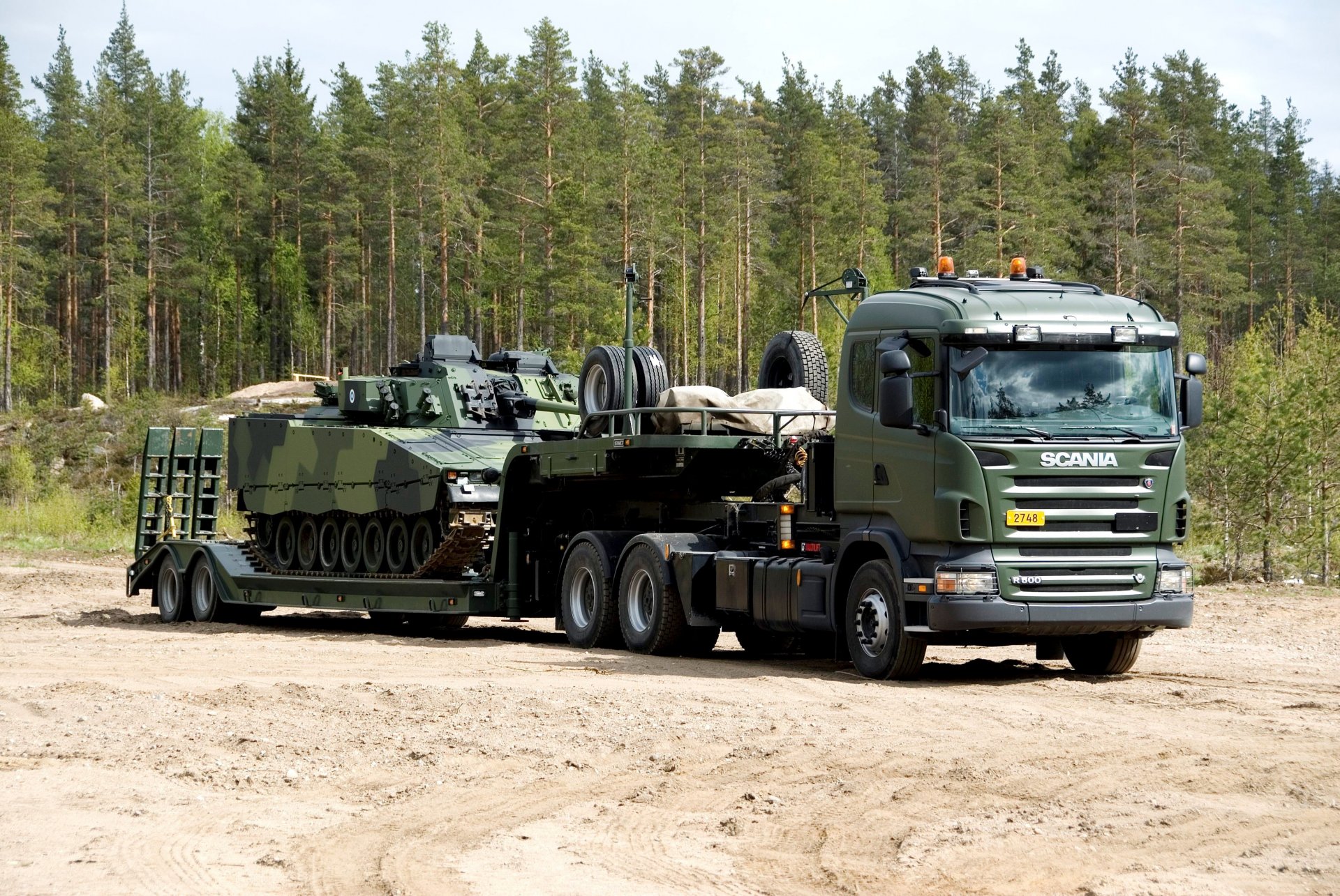 cania r 5006x4 ciągnik siodłowy przyczepa transport sprzętu wojskowego sił zbrojnych finlandii