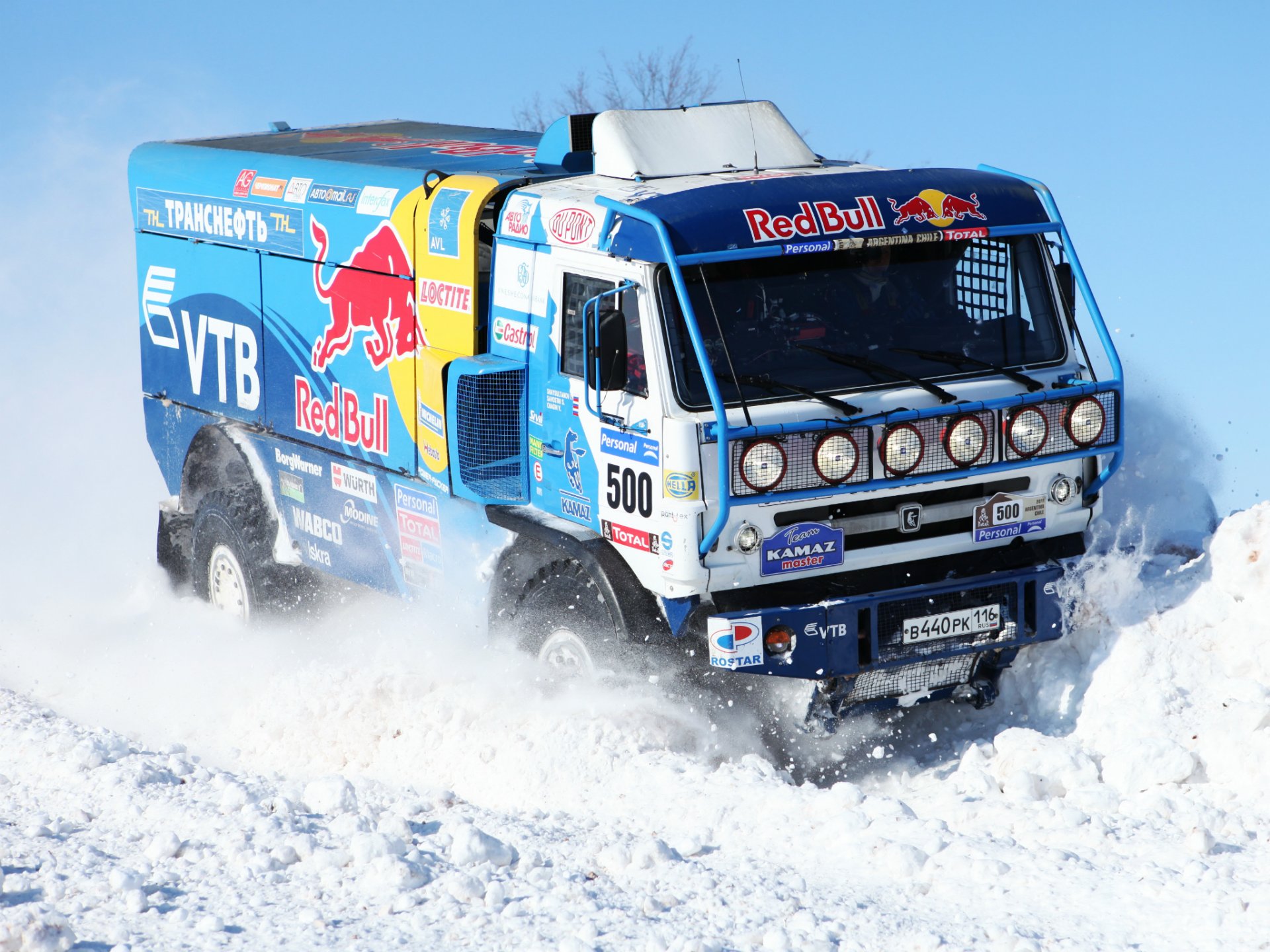 kamaz camion dakar hiver neige bleu taureau rouge rassemblement