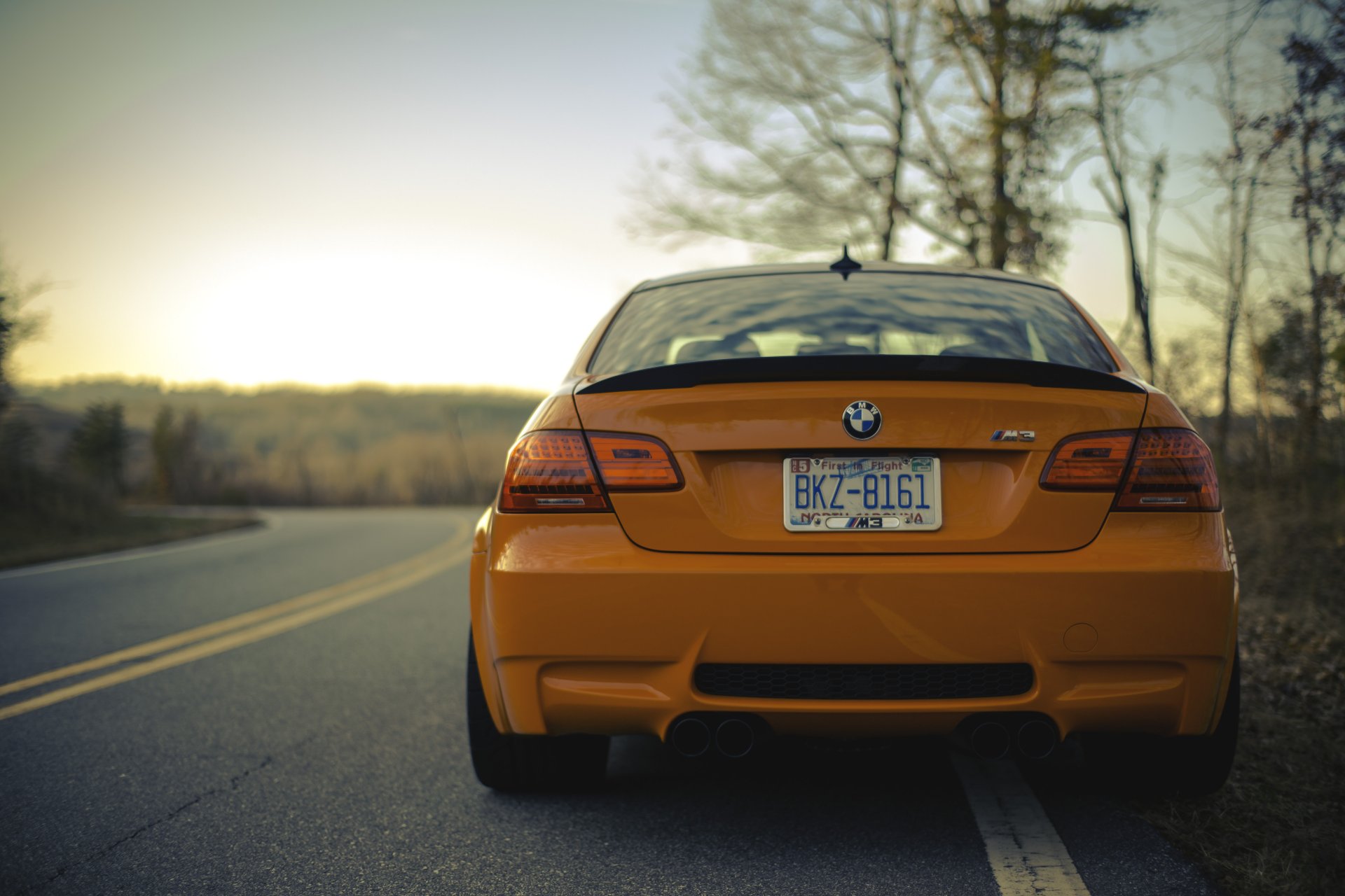 bmw m3 e92 pomarańczowy droga wieczór bmw