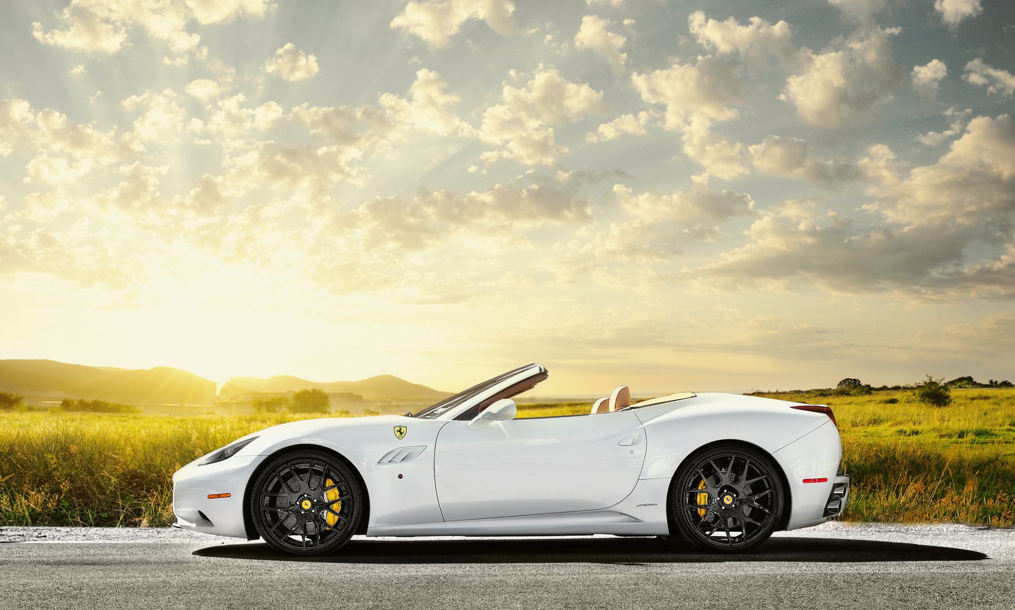 ferrari california blanco perfil ferrari blanco campo sol cielo resplandor