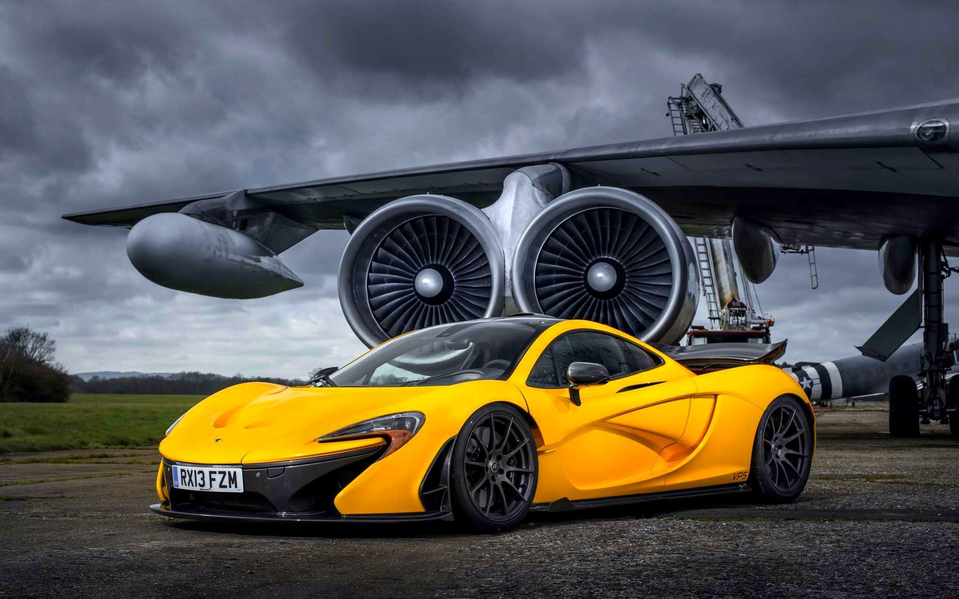 mclaren p1 amarillo superdeportivo coche avión aeródromo mclaren