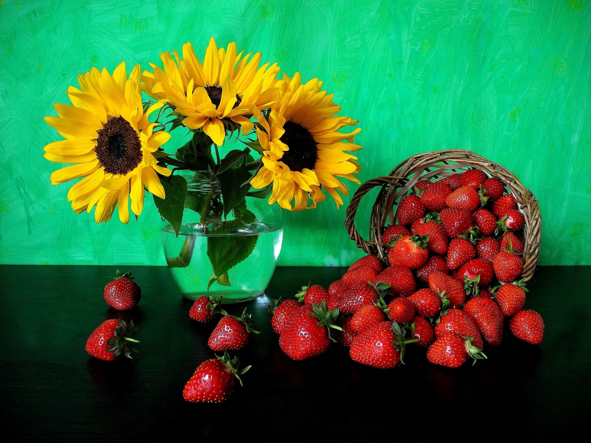 fresas cama bayas flores girasoles cesta