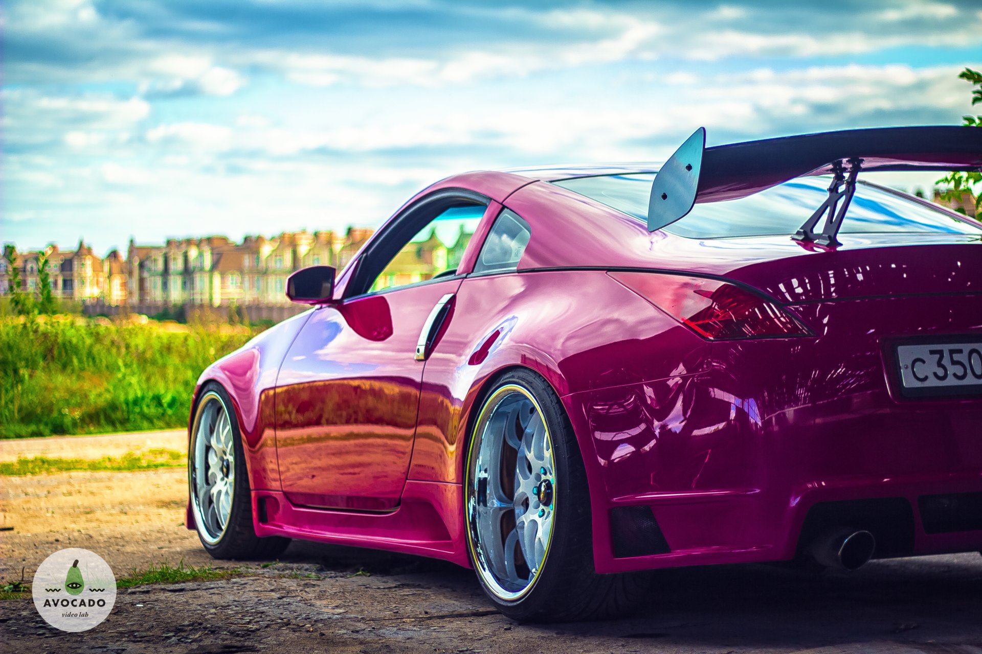 nissan 350z розовый