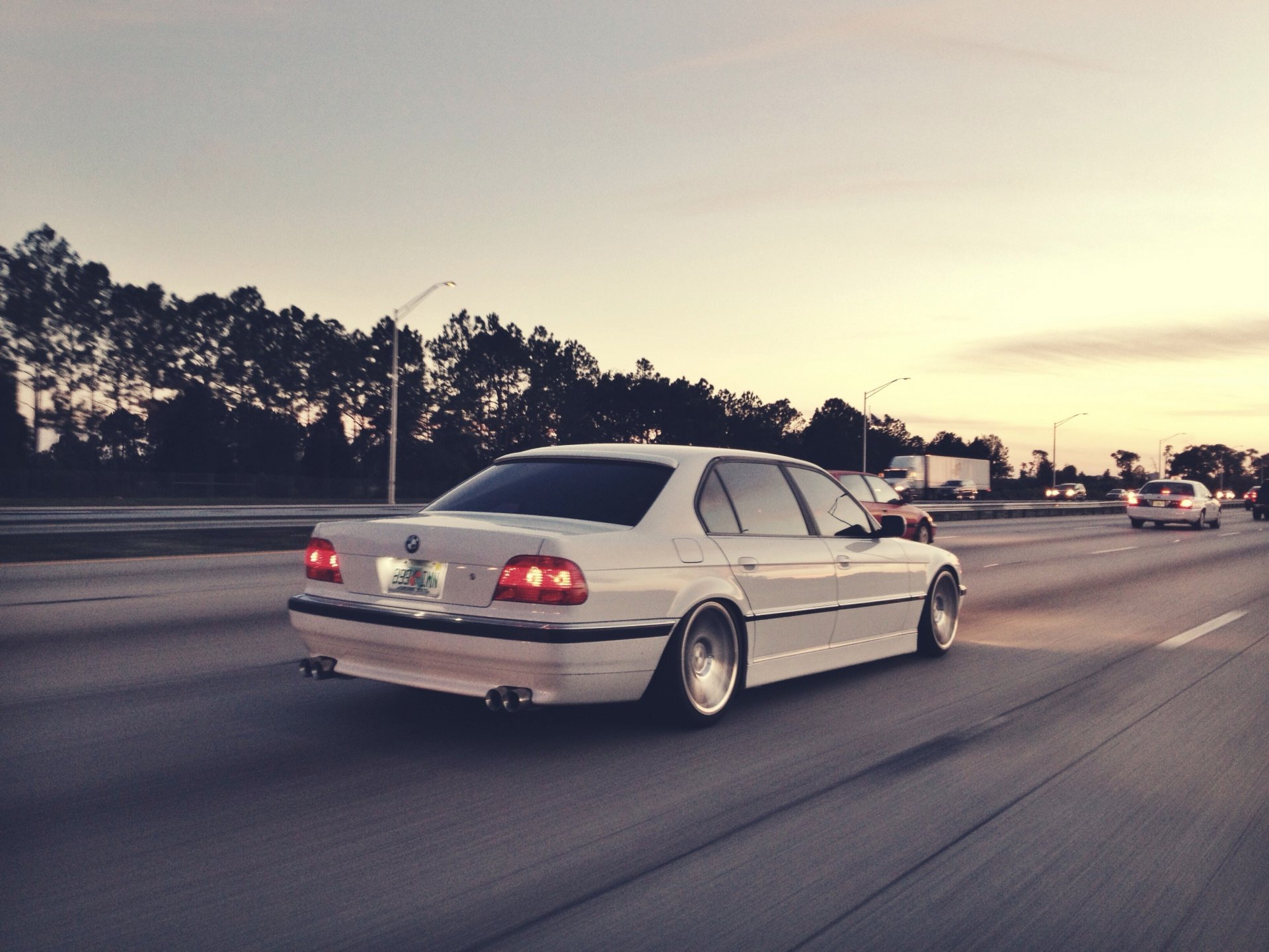 bmw e38 750il bmw white speed highway road boomer white