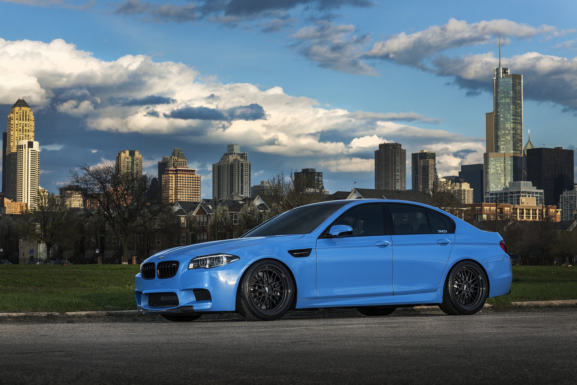 bmw m5 f10 yas marina blau bmw blau himmel wolken