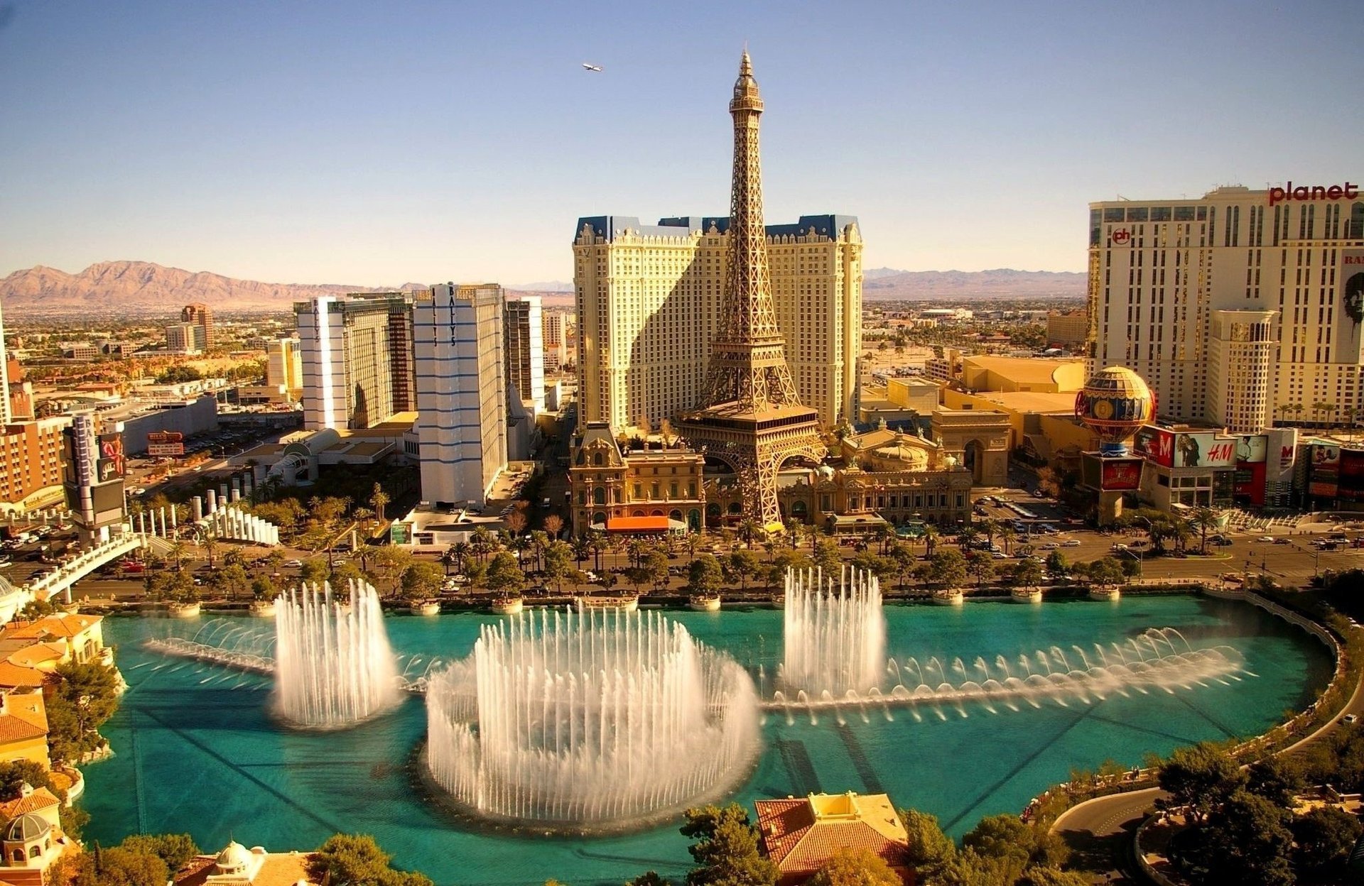 the city las vegas fountains building tower the sky