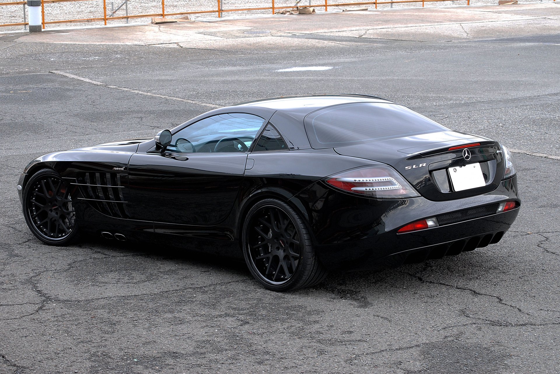 mercedes benz slr mclaren nero mercedes benz cpr mclaren vista posteriore riflessione asfalto crepa