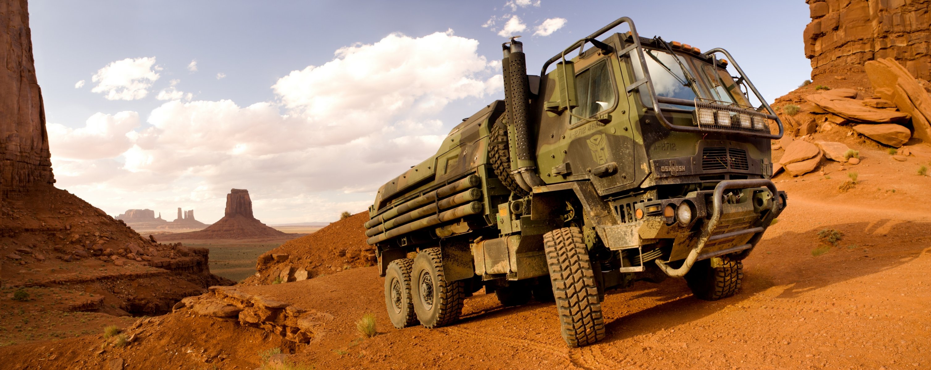 rodzina średni tactical transport fmtv oshkosh ciężarówka pustynia