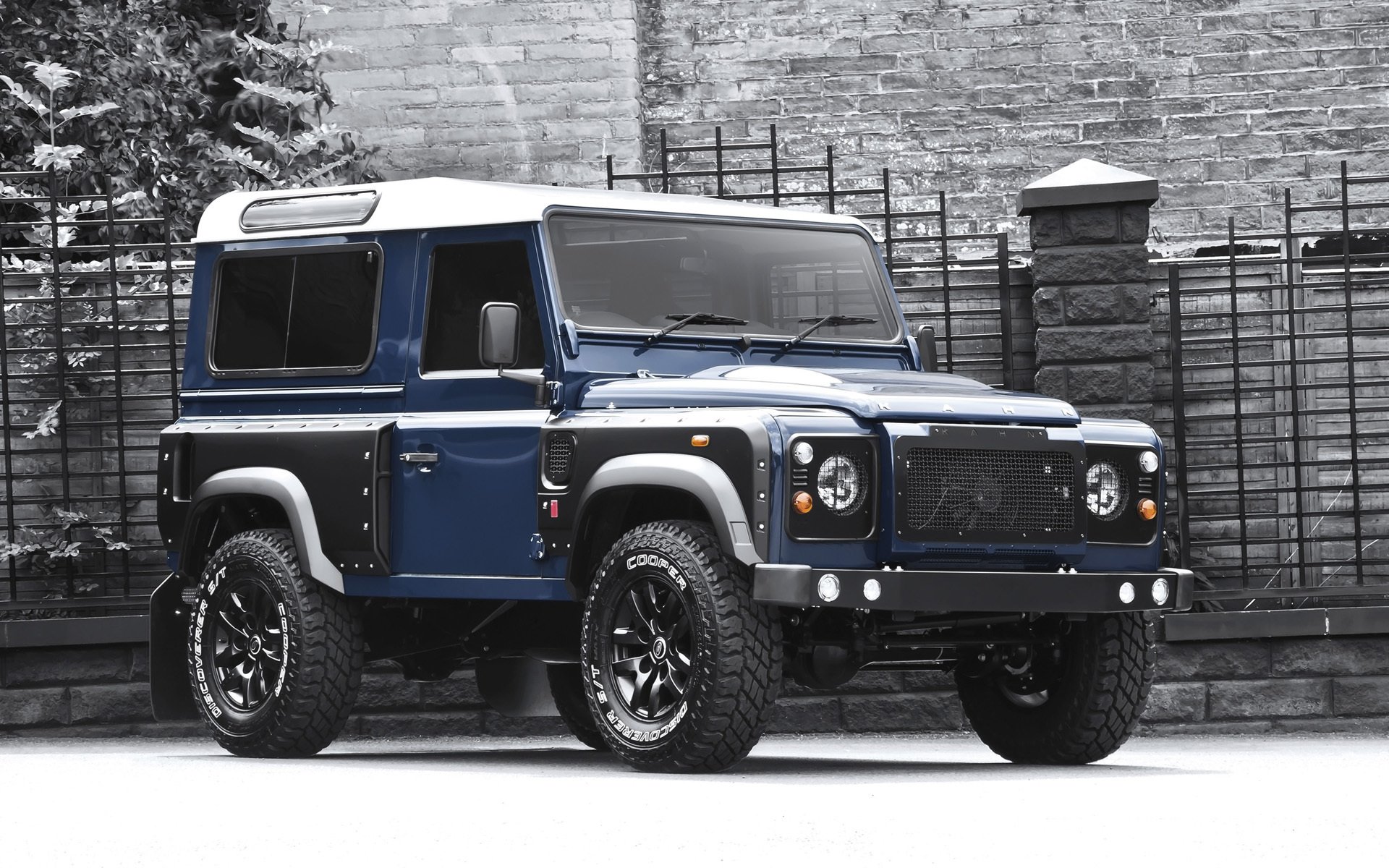 a kahn design land rover defender 2.2 tdci xsi land rover defender jeep suv avant