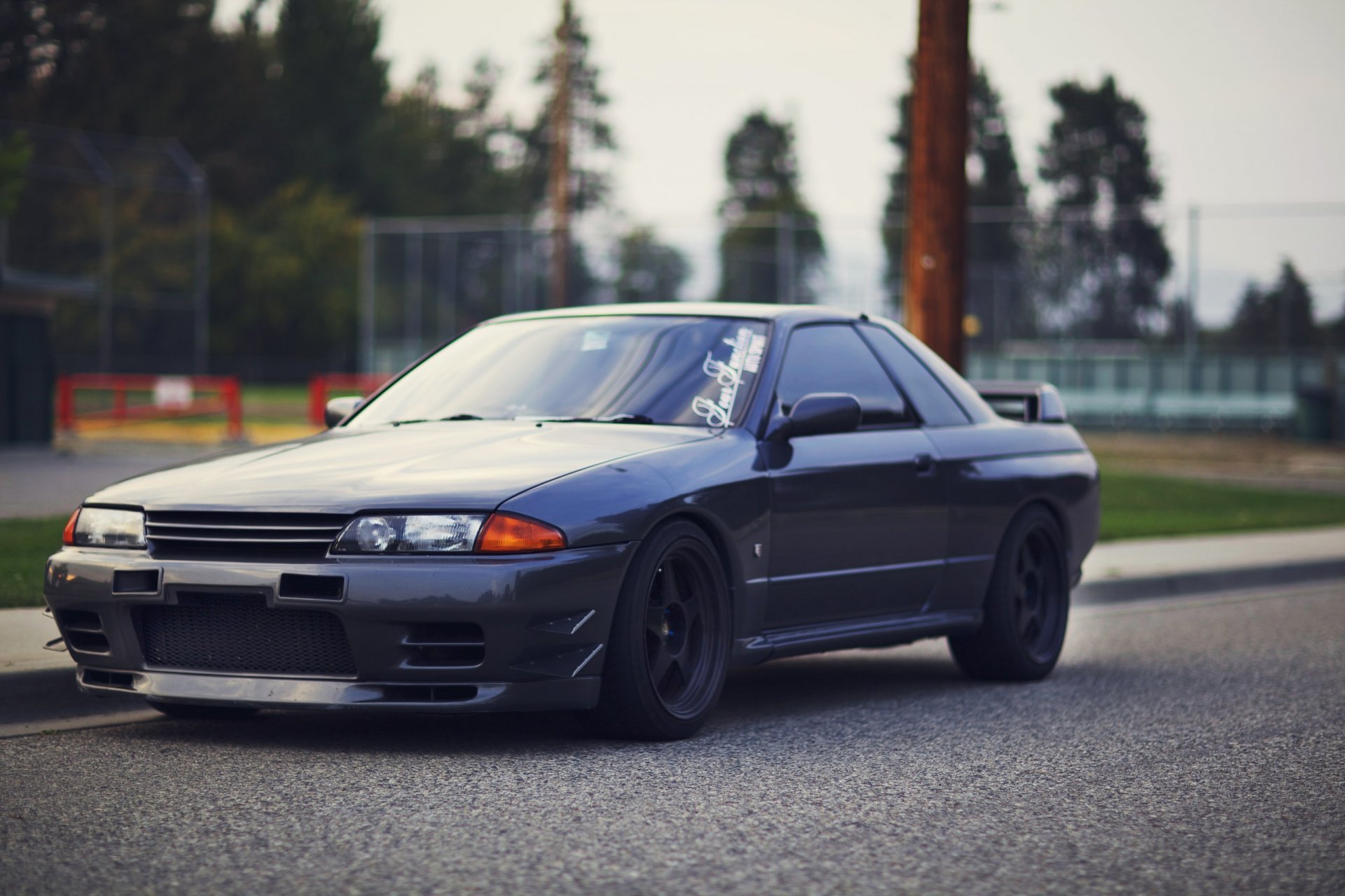 nissan skyline r32 tuning grau straße hintergrund