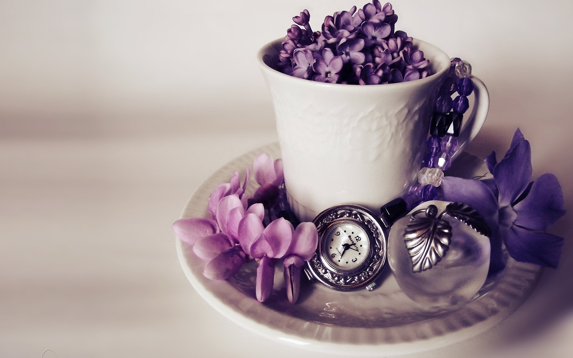 blumen becher souvenir uhr apfel flieder