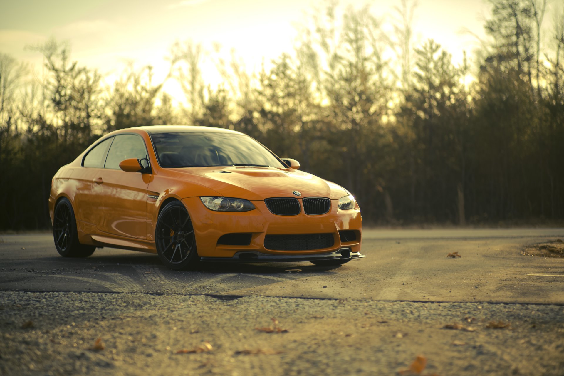 bmw m3 e92 arancione tramonto alberi bmw vista frontale cielo nuvole