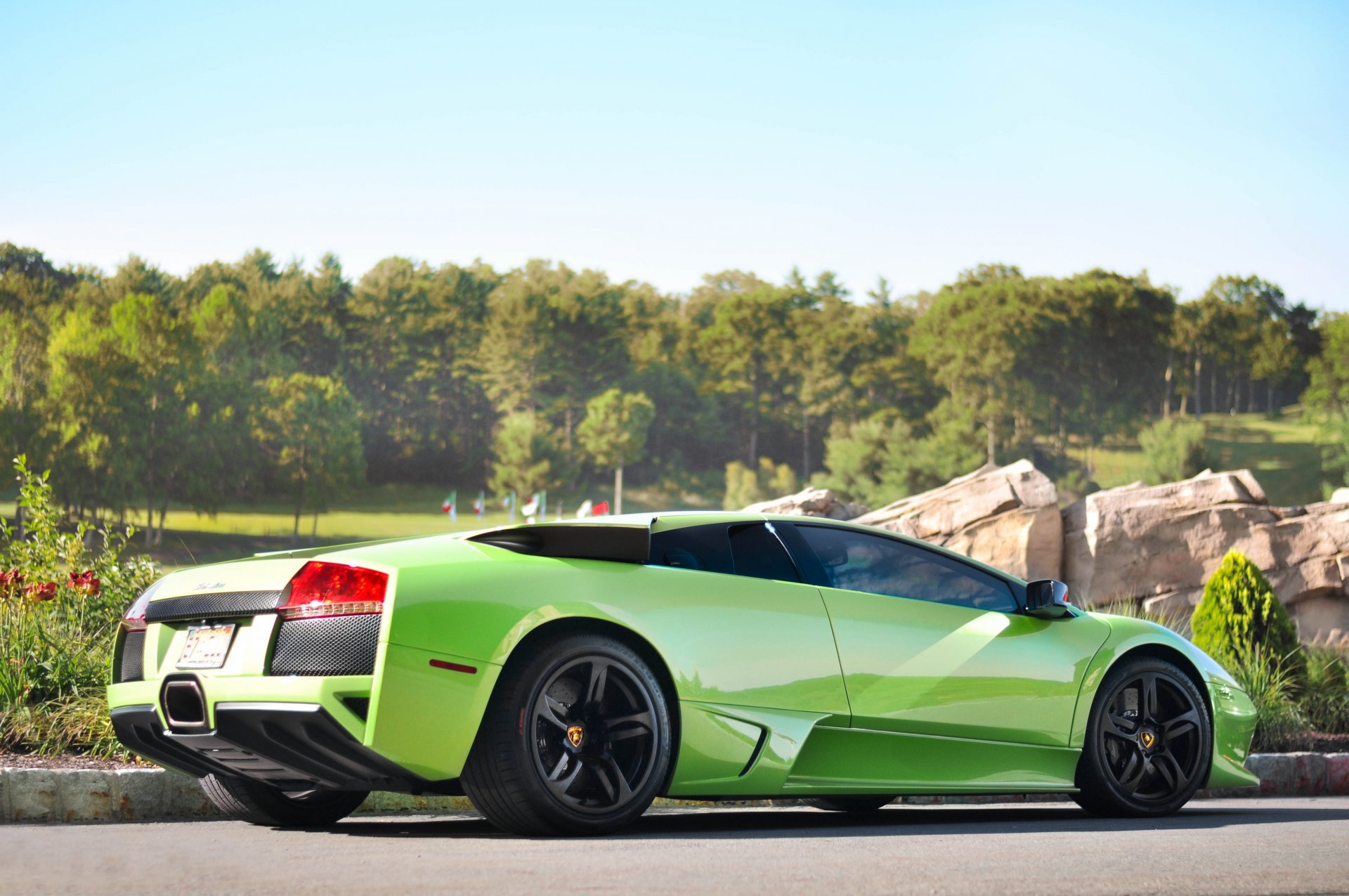 lamborghini murcielago lp670-4 sv vert lamborghini murcielago vue arrière réflexion arbres ciel