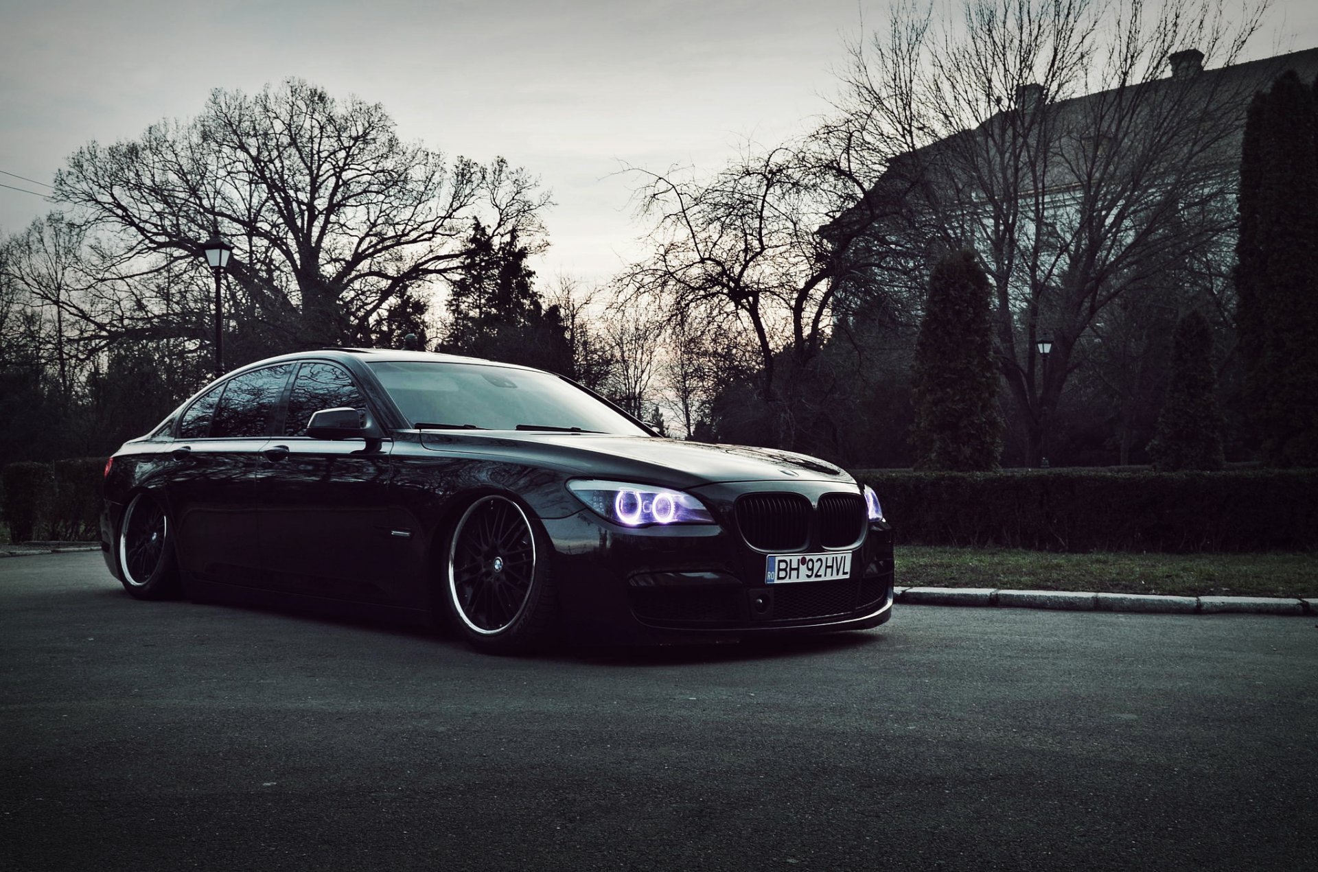 bmw f01 seria 7 bmw tuning pozycja felgi reflektory ciemny czarny