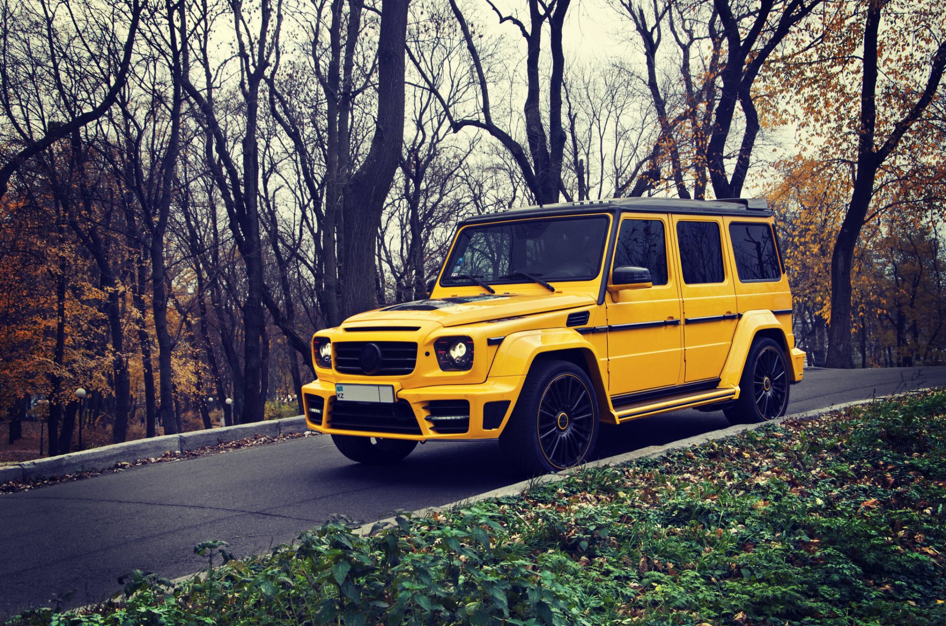 mercedes benz g63 brabus желтый внедорожник осень мерседес