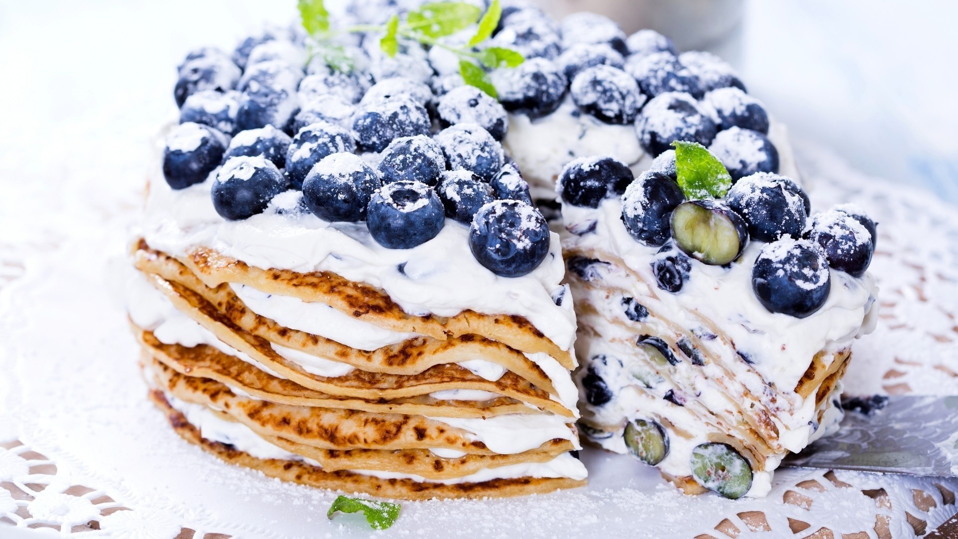 blaubeeren trauben creme beeren süß süßigkeiten kuchen pfannkuchen dessert