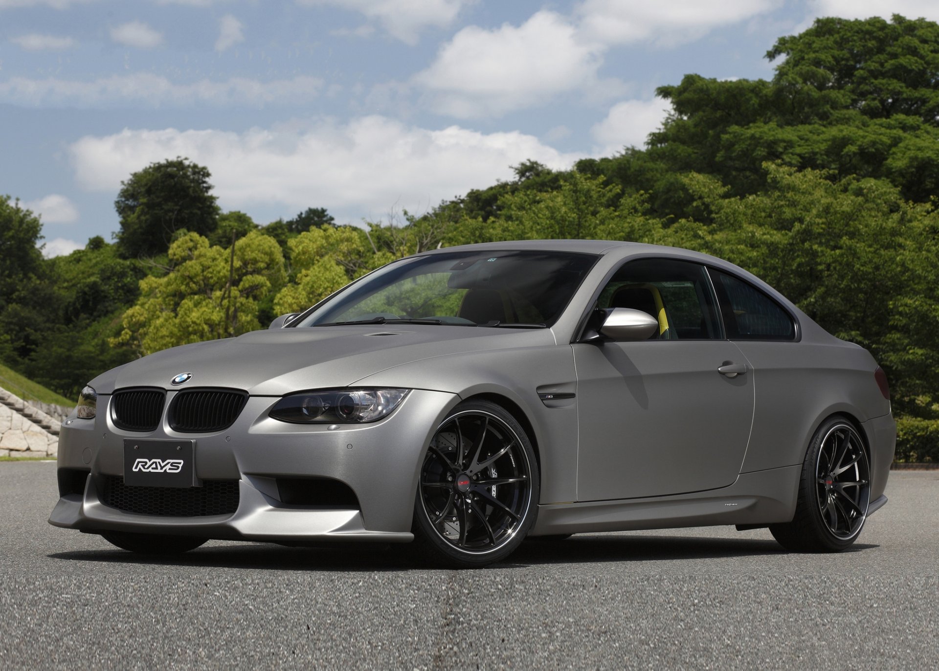 bmw m3 e92 argent bmw argent vue latérale jantes ciel nuages arbres