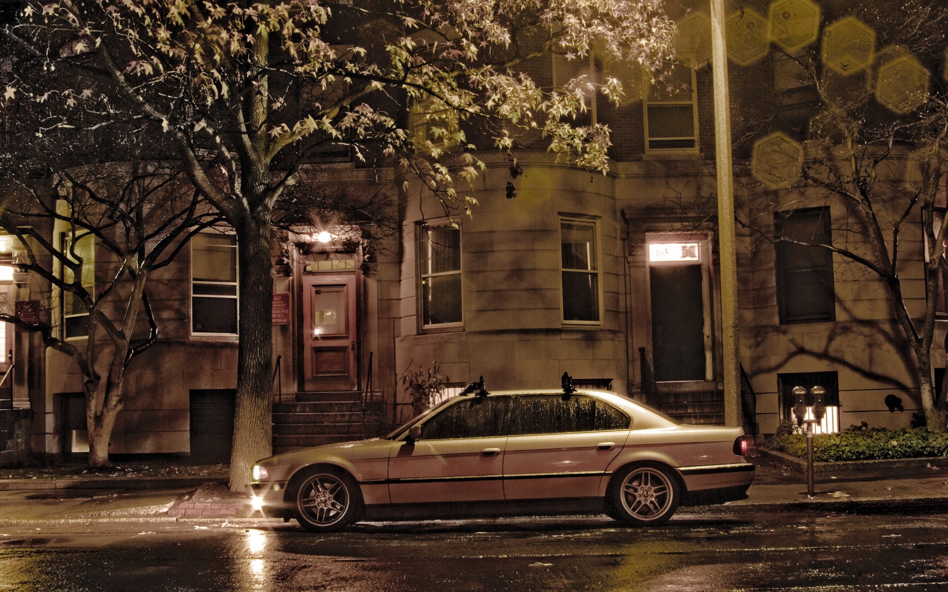 bmw 750 e38 ville rue phares nuit nuageux pluie bâtiment maison boomer sept