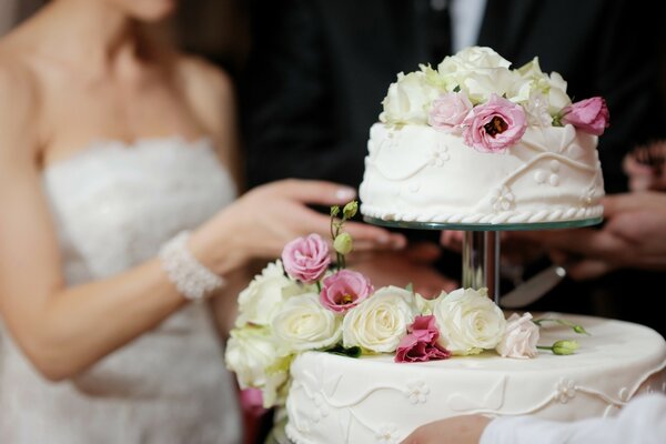 Wedding cake with roses on a blurry background