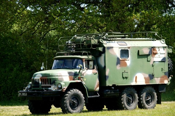 Camion soviétique ZIL-131 version militaire