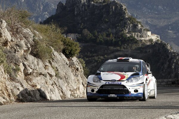 Auto sportiva preparata per le corse