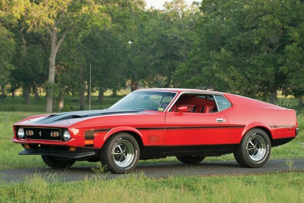 Samochód ford mustang 1971 czerwony