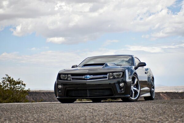 Chevrolet camaro messa a punto in nero