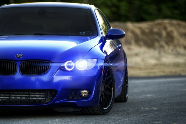 Tuning auto BMW Serie 3 con bellissimi fari