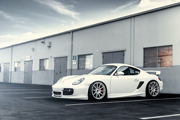 Chrome wheels on a white Porsche