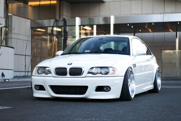 White BMW with tuned discs in position