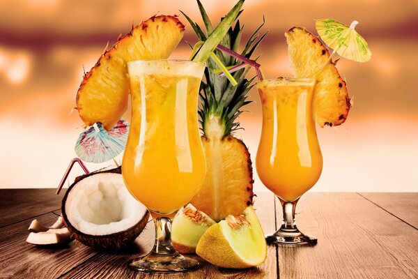 Frullati di frutta all ananas con cocco