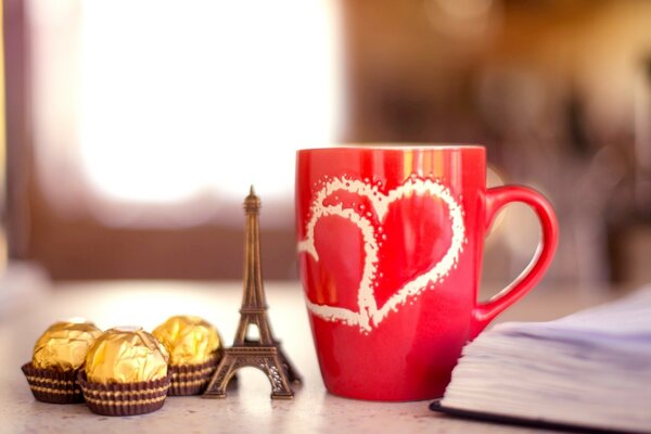 Una fiesta de té atmosférica con un libro, dulces y la torre Eiffel