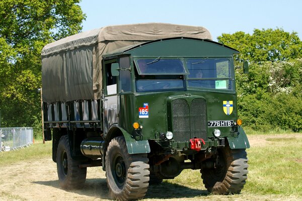 Un tracteur d artillerie britannique Matador!