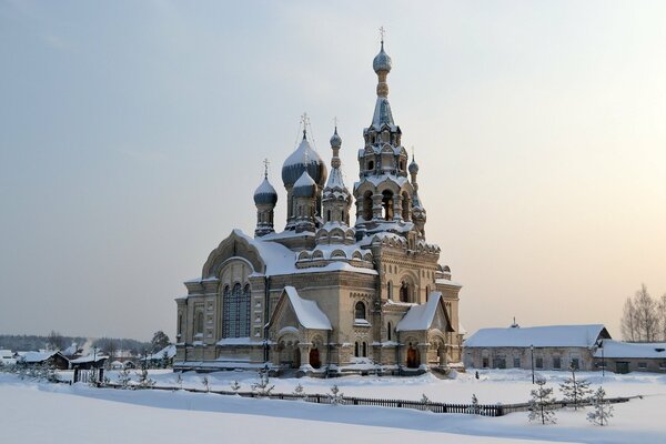 Spassky Church, azure dusted with snow