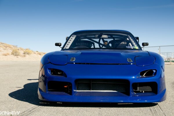 Fond d écran bleu mazda rx-7 sur fond de carrière de sable