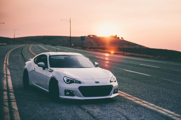 Foto de Subaru en el fondo de la orden