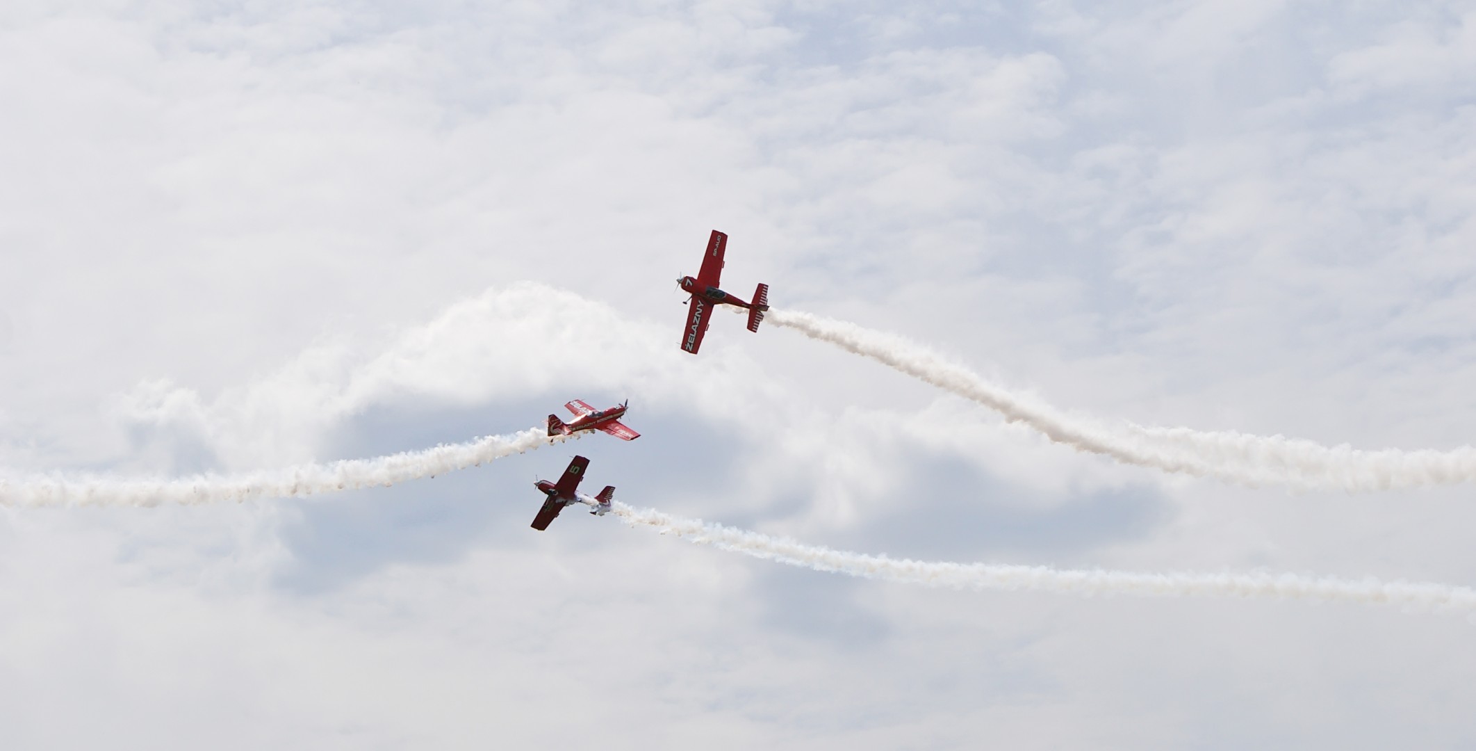 flugzeug rot himmel