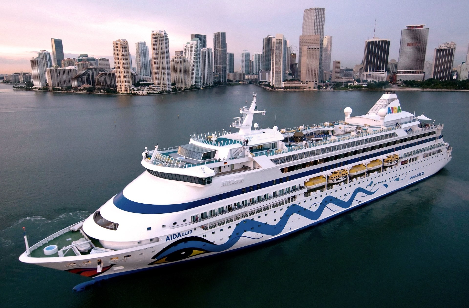 transatlántico crucero ciudad