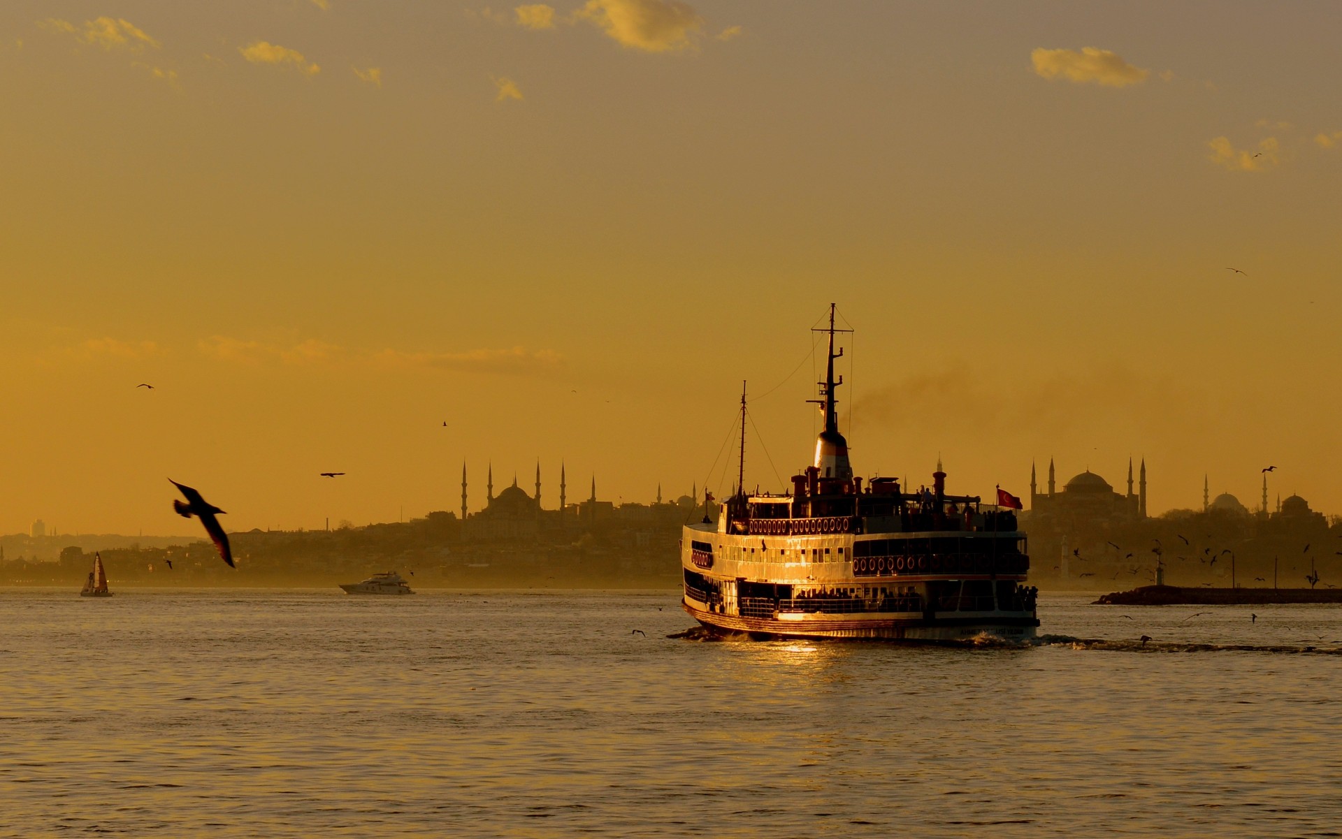 barco mar estambul puesta de sol