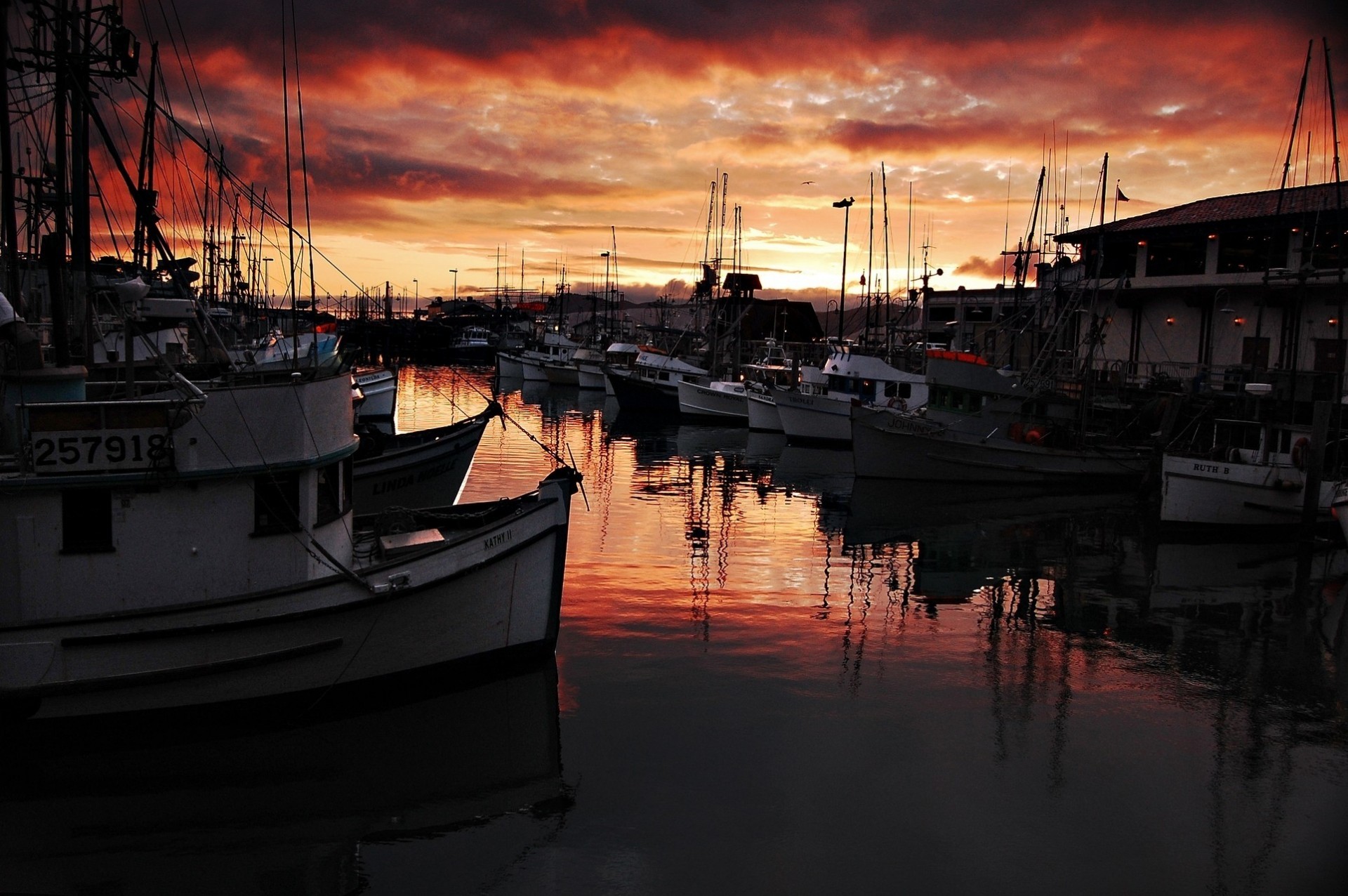 port coucher de soleil navire