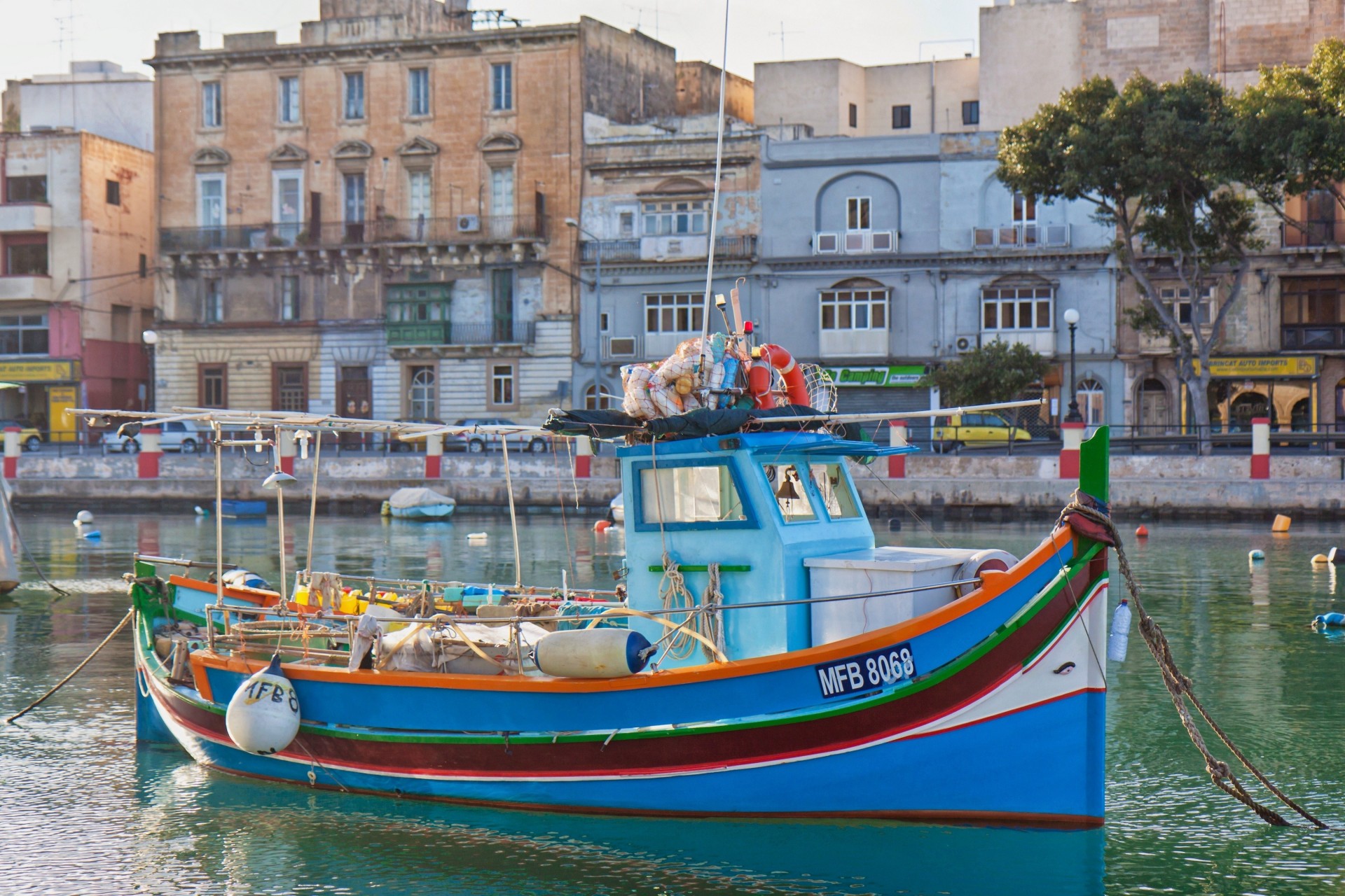 malta embankment building valletta boat