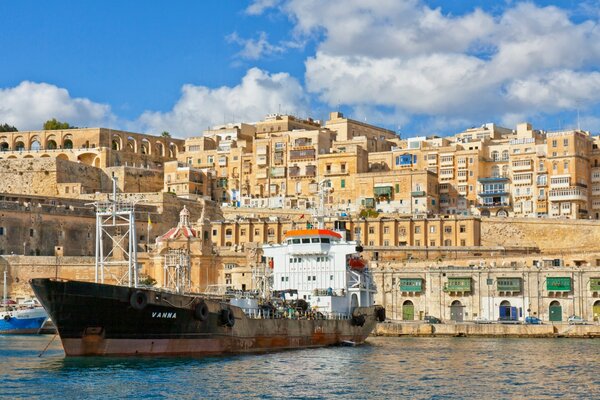 Schöne Valletta in den Wolken Maltas!