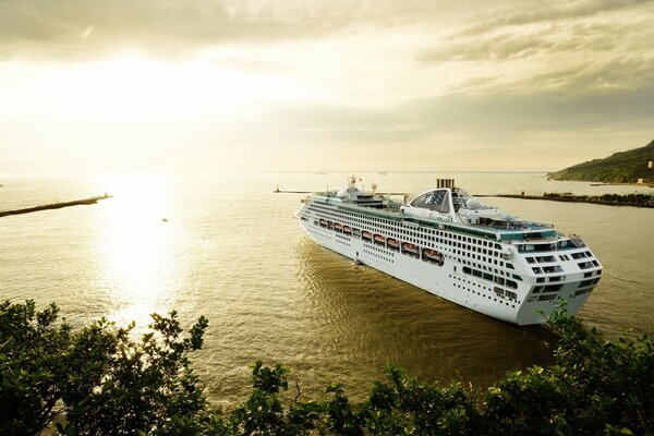 Kreuzfahrtschiff ging ins offene Meer