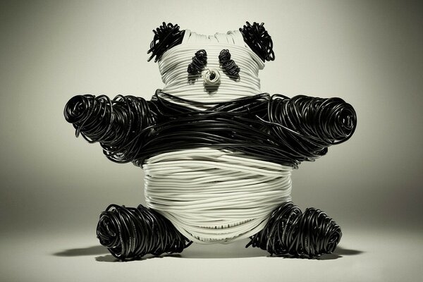 Panda noir et blanc et fil