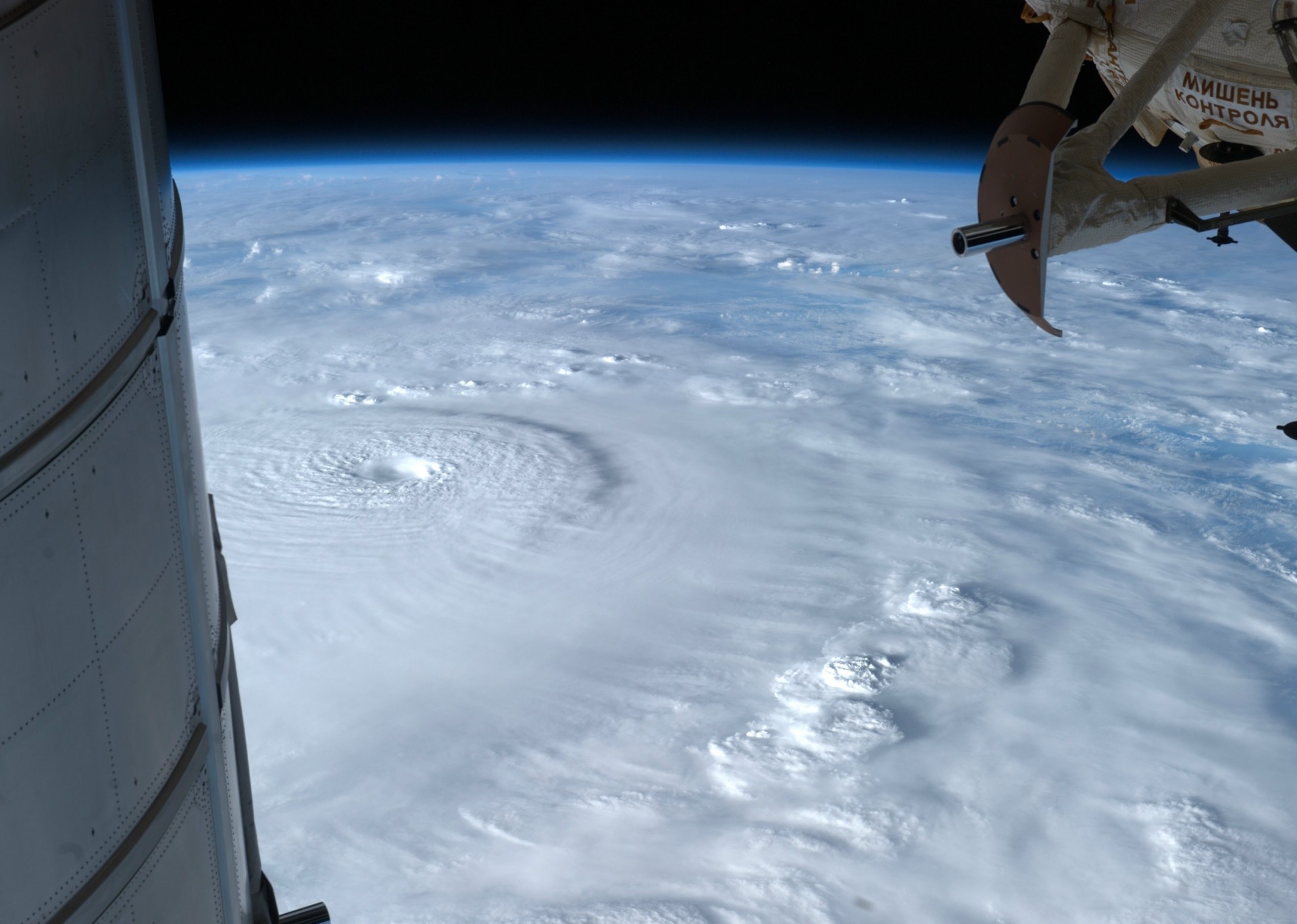 iss huracán nubes elemento tierra