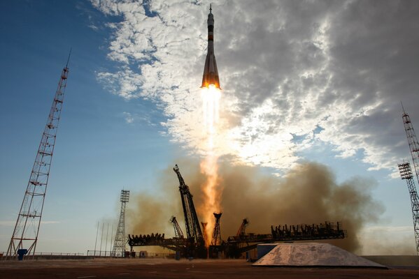 Decollo di un razzo dal cosmodromo di Baikonur