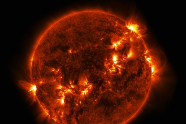 Il potere e la potenza del sole nelle prominenze